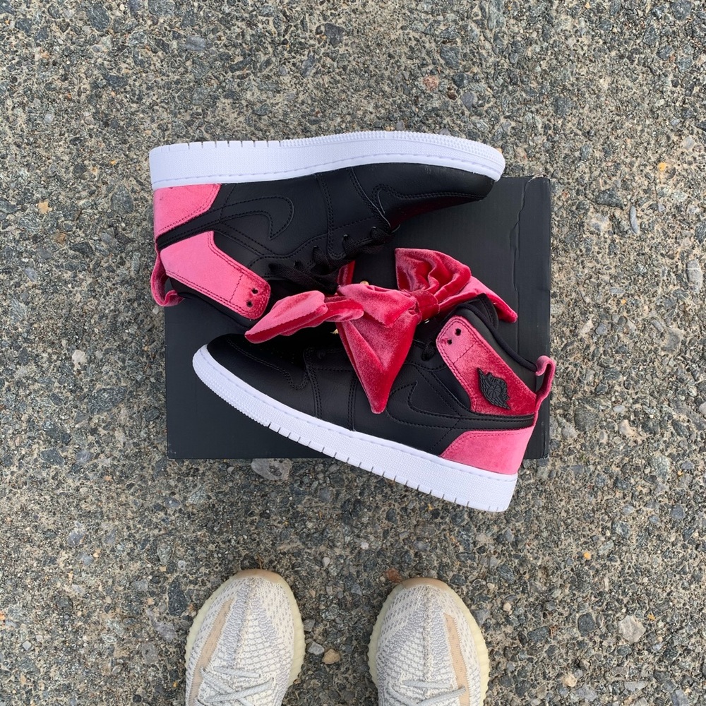 Nike Jordan 1 Mid “Velvet Bow” • Women’s Shoe - Picture 4 of 7